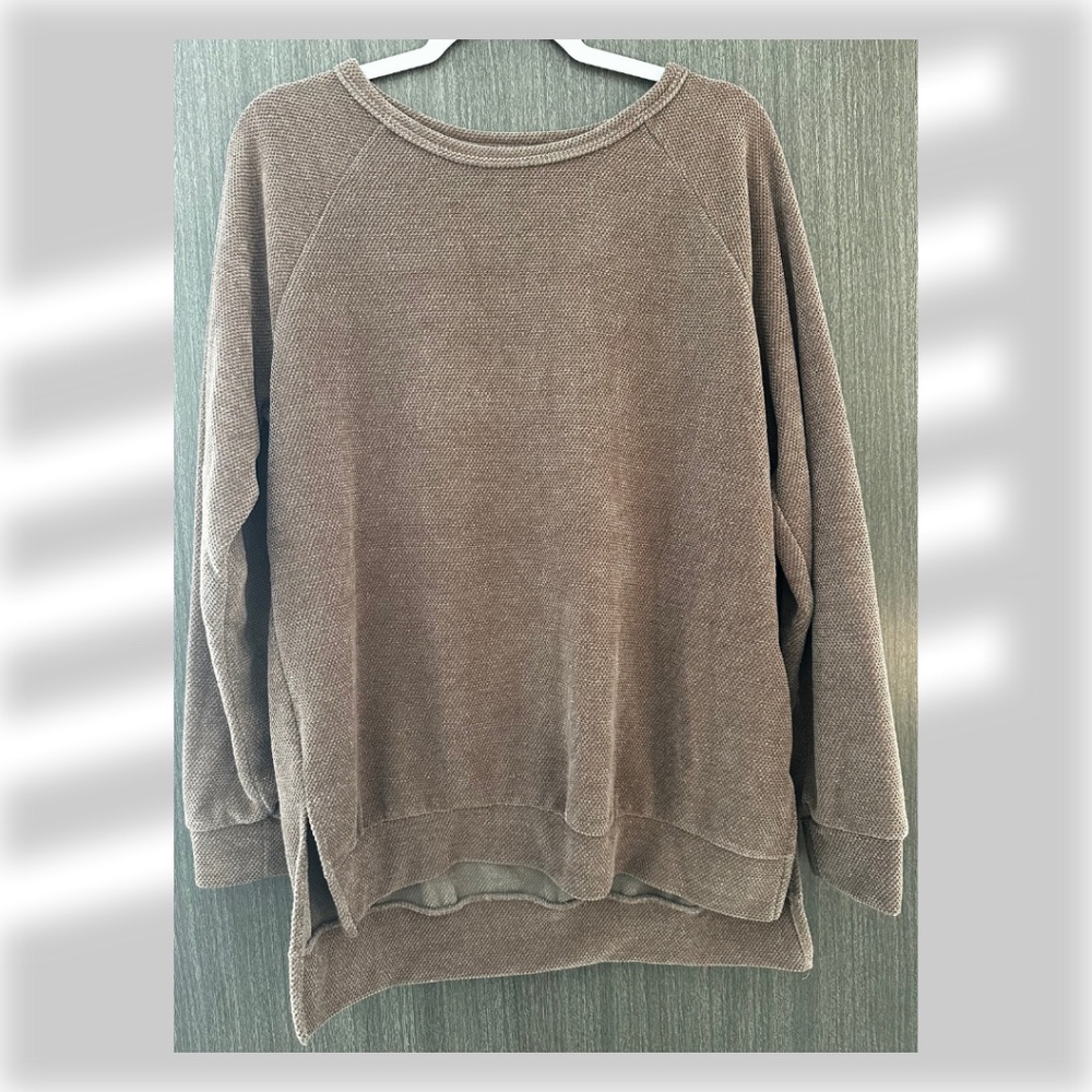 White Birch crewneck • Worn once • Dusty Rose Pink • Size M